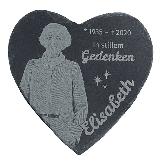 Herzförmige Schiefer-Gedenktafel mit individueller Gravur und persönlichem Foto – stilvolles Erinnerungsstück für Verstorbene.